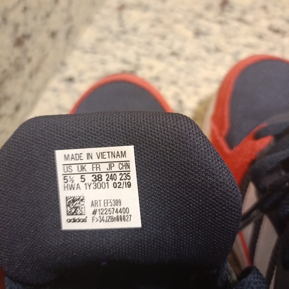 Limited Edition Adidas Sneakers Size 5.5 US - Picture 5 of 6